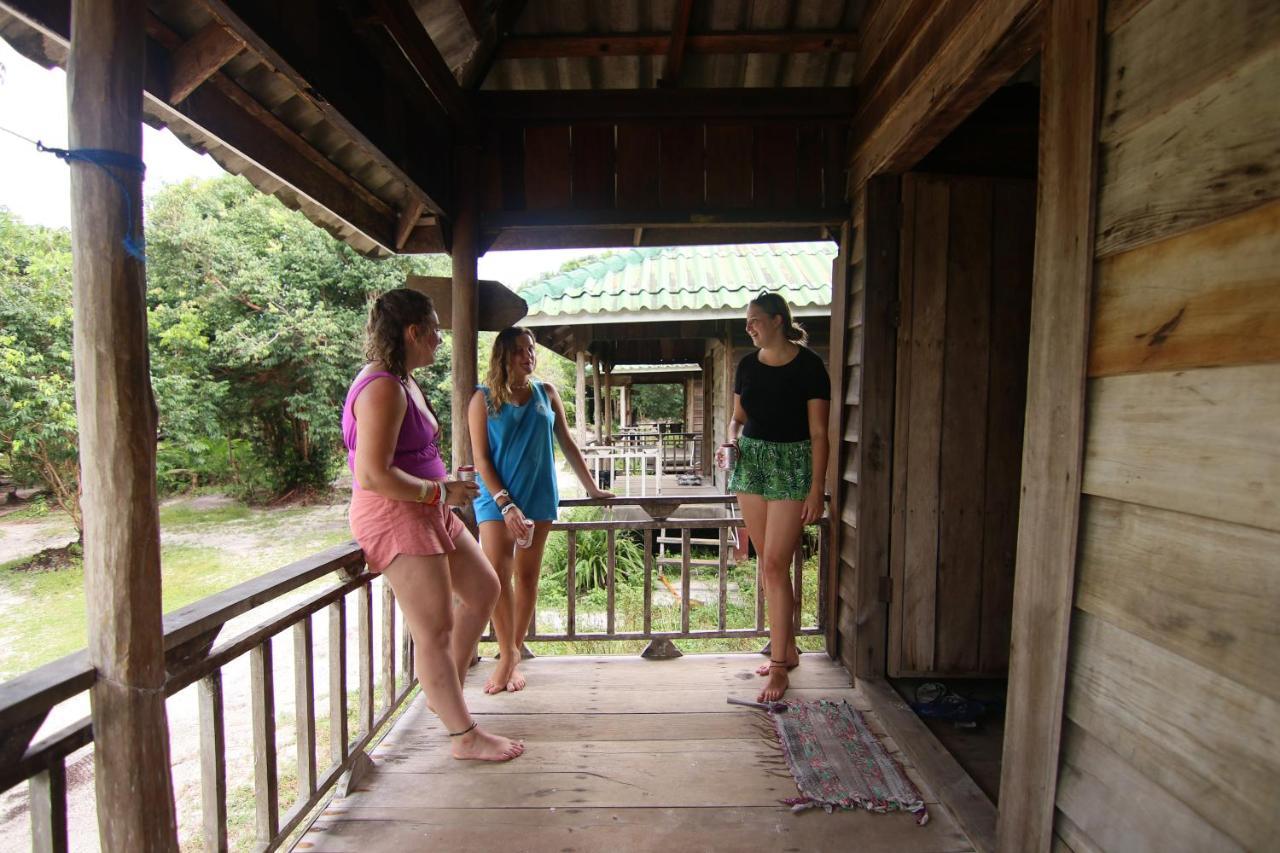 코롱 산로엠 Mad Monkey Koh Rong Samloem 호스텔 외부 사진
