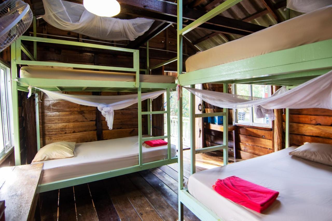 코롱 산로엠 Mad Monkey Koh Rong Samloem 호스텔 외부 사진