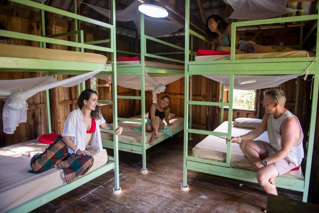 코롱 산로엠 Mad Monkey Koh Rong Samloem 호스텔 외부 사진