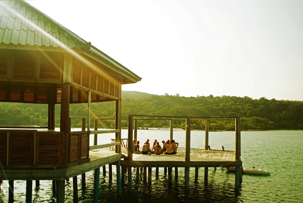 코롱 산로엠 Mad Monkey Koh Rong Samloem 호스텔 외부 사진