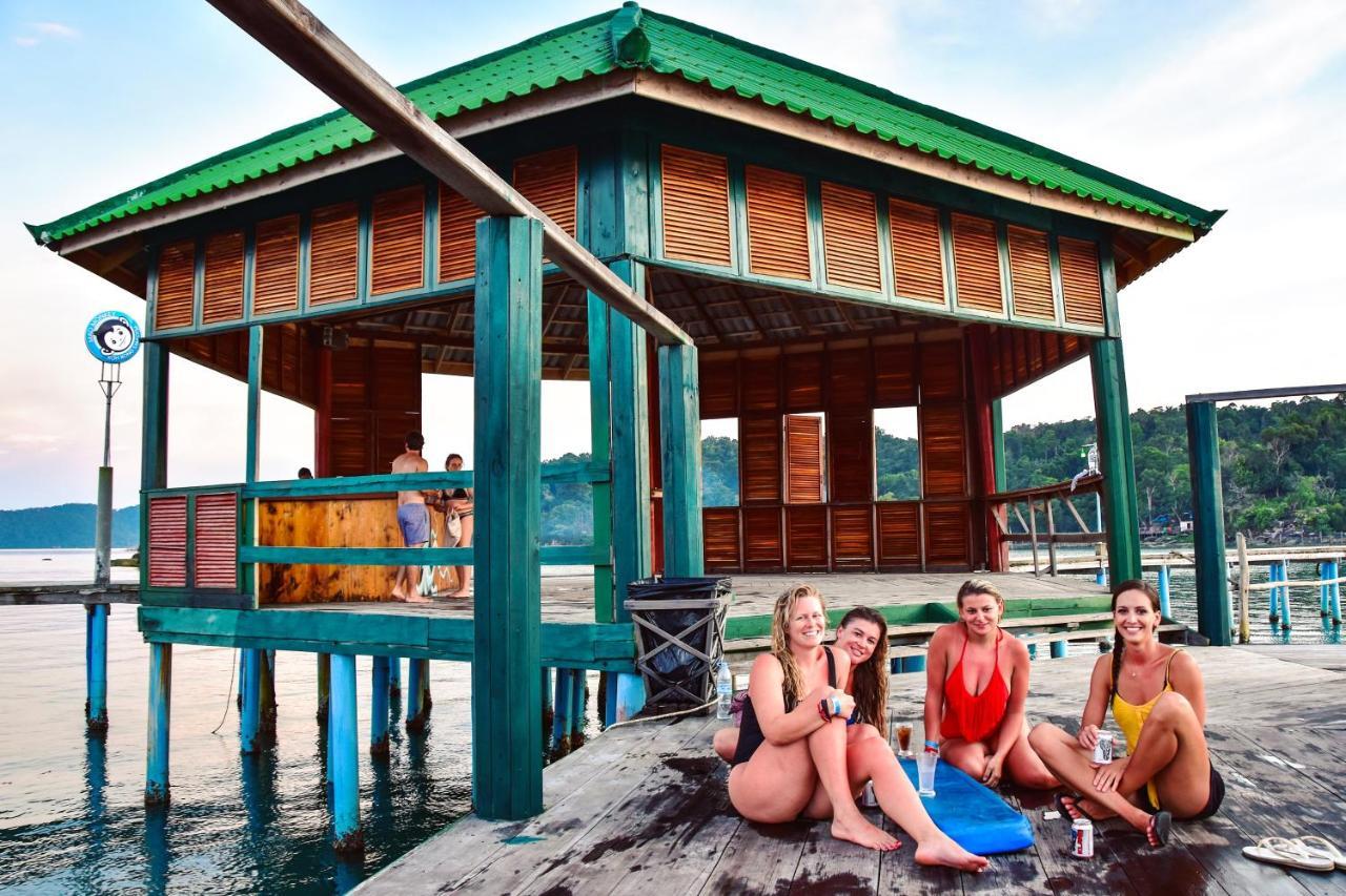 코롱 산로엠 Mad Monkey Koh Rong Samloem 호스텔 외부 사진