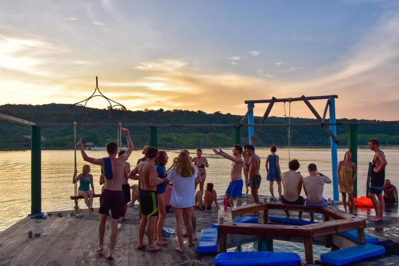 코롱 산로엠 Mad Monkey Koh Rong Samloem 호스텔 외부 사진