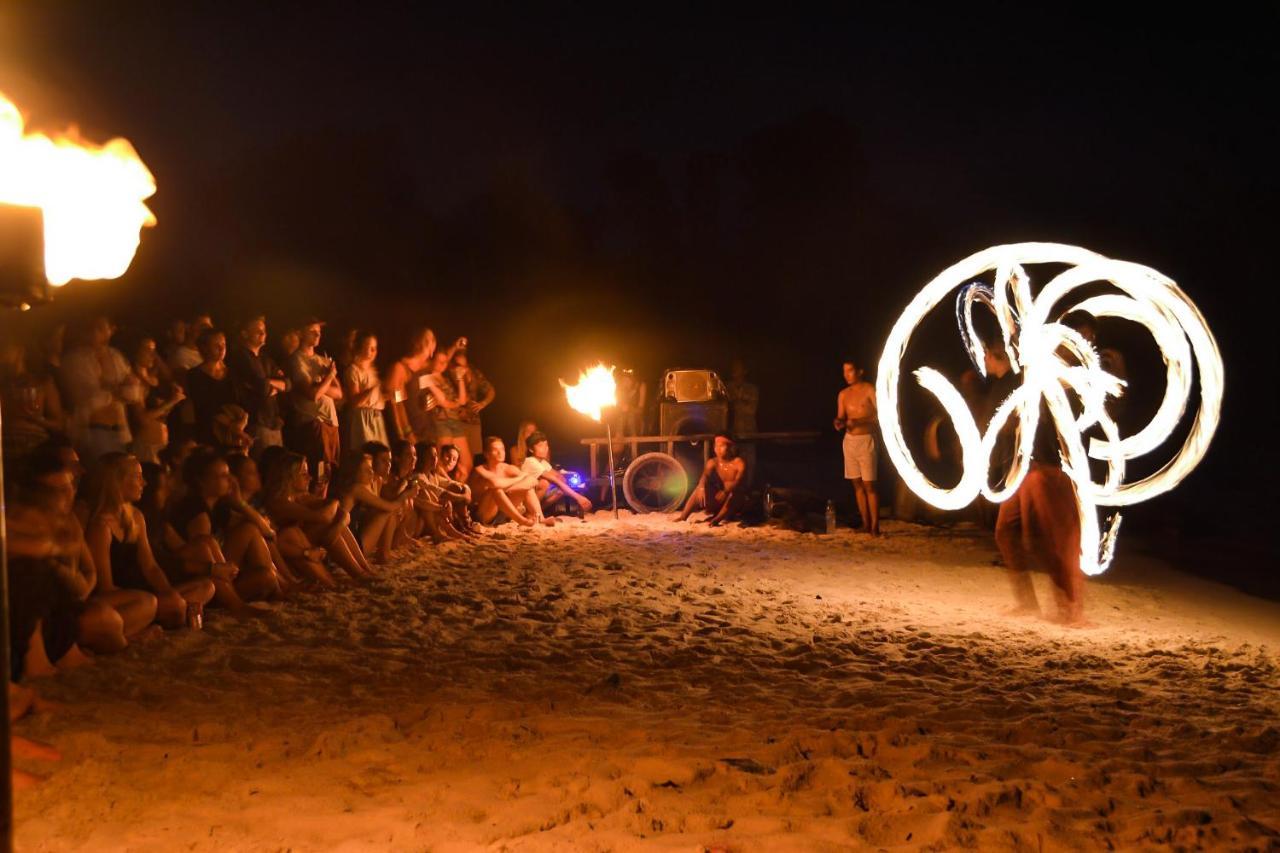 코롱 산로엠 Mad Monkey Koh Rong Samloem 호스텔 외부 사진